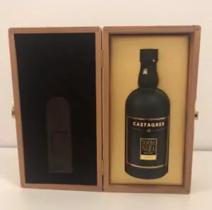 castagner grappa torba nera 7 anni in holzkiste 2966 10 cas20 1280x1280 - Die Welt der Weine