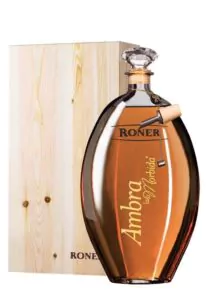 roner grappa la morbida ambra 1 5 l magnum in holzkiste 113 10 ron42 1280x1280 - Die Welt der Weine